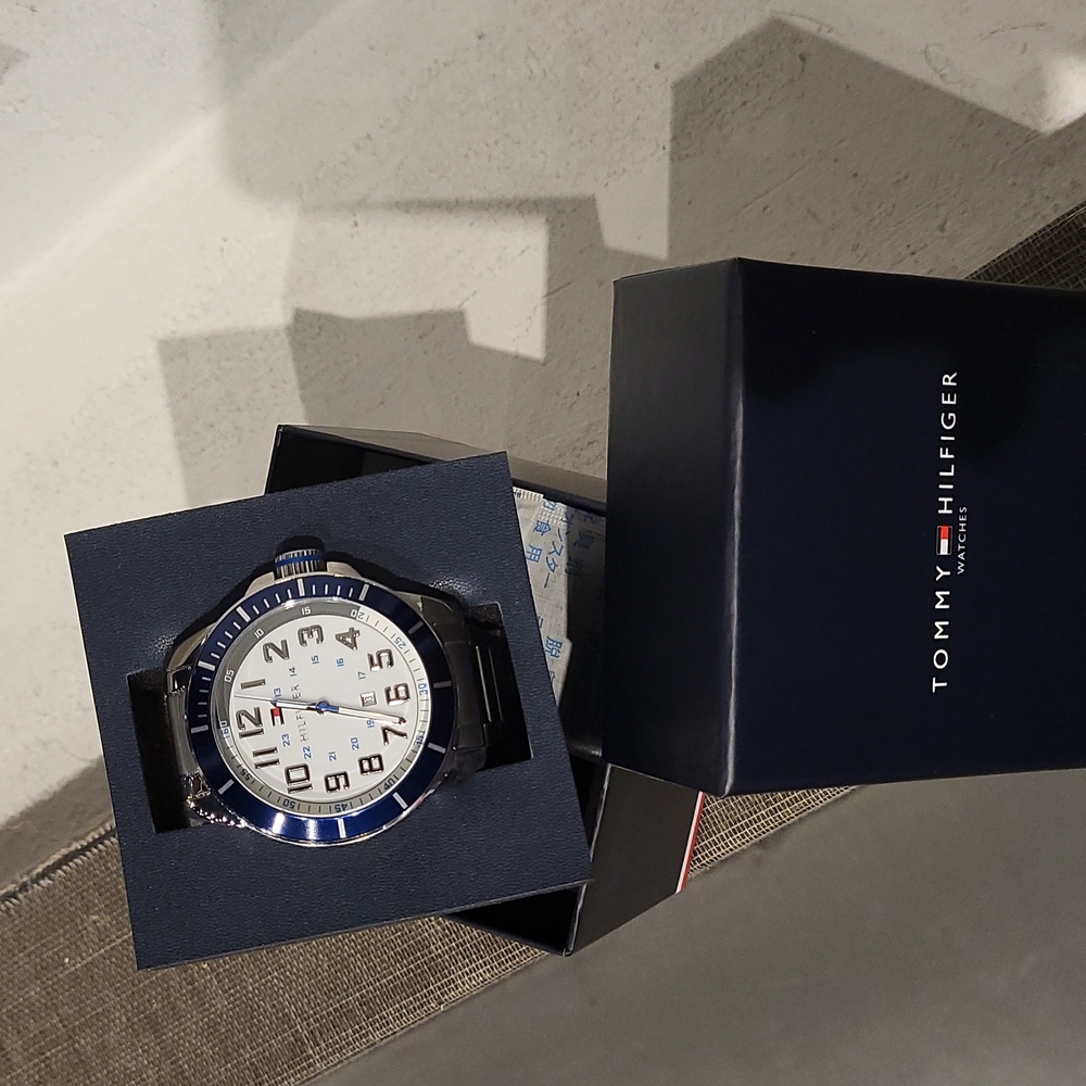 TOMMY WATCH